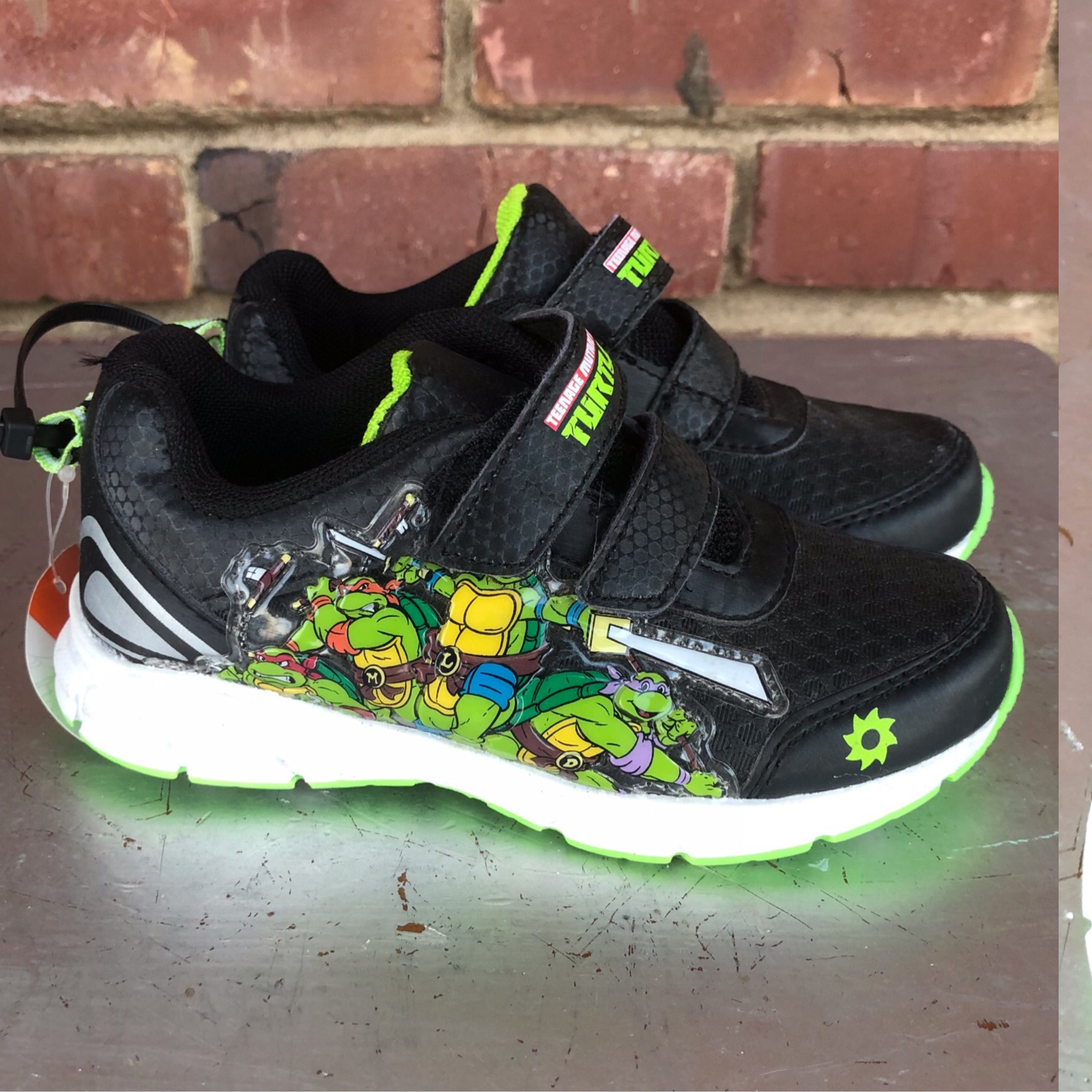 Teenage Mutant Ninja Turtles Kids' TMNT Light Up Sneaker Toddler/Little Kid